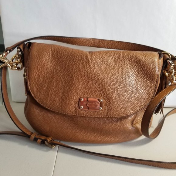Michael Kors Handbags - Michael Kors Bedford Tassel Tan Pebbled Leather Crossbody Convertible Handbag